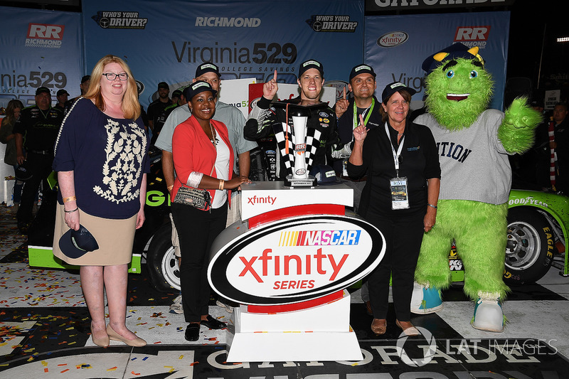 Ganador de la carrera Brad Keselowski, Team Penske Ford