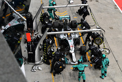Lewis Hamilton, Mercedes-Benz F1 W08 pit stop