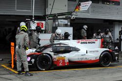 #2 Porsche Team Porsche 919 Hybrid: Timo Bernhard, Earl Bamber, Brendon Hartley