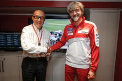 Carmelo Ezpeleta, PDG de la Dorna, et Gigi Dall'Igna, directeur général Ducati Corse