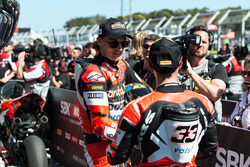 Le deuxième, Chaz Davies, Ducati Team, le troisième, Marco Melandri, Ducati Team