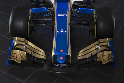 Sauber C36, ala anteriore