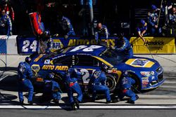 Chase Elliott, Hendrick Motorsports Chevrolet, pit stop