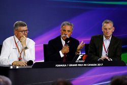 Conférence de presse : Ross Brawn, directeur de la compétition de la FOM, Chase Carey, directeur exécutif du Formula One groupe et Sean Bratches, directeur des opérations commerciales du Formula One Group