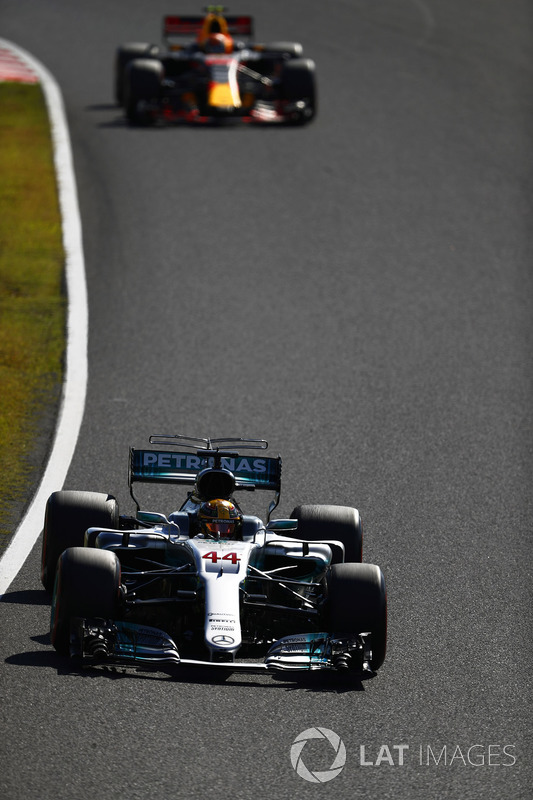 Lewis Hamilton, Mercedes AMG F1 W08, Max Verstappen, Red Bull Racing RB13