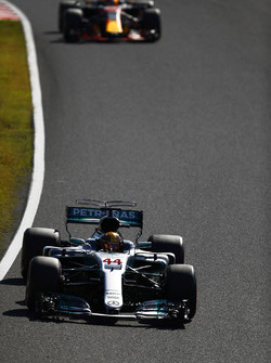 Lewis Hamilton, Mercedes AMG F1 W08, Max Verstappen, Red Bull Racing RB13