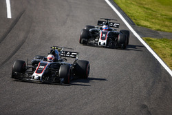 Kevin Magnussen, Haas F1 Team VF-17, Romain Grosjean, Haas F1 Team VF-17