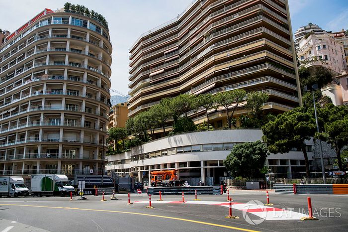 260.286 km es la distancia del circuito del Gran Premio de Mónaco. Debido a la baja velocidad promedio en Mónaco, la duración de la carrera es mucho más corta que en otros Grandes Premios.