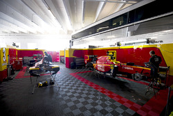 Box im Parkhaus: Racing Engineering