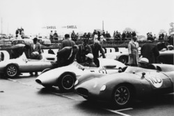 Тим Парнелл, Cooper T46-Climax, и его отец Редж Парнелл (1958)