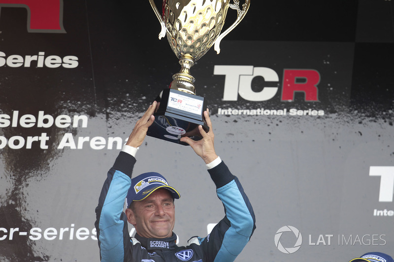 Podio: il vincitore della gara Gianni Morbidelli, West Coast Racing, Volkswagen Golf GTi TCR
