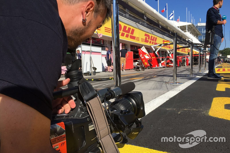 Iker Viana, cámara de televisión de Movistar + F1, en acción