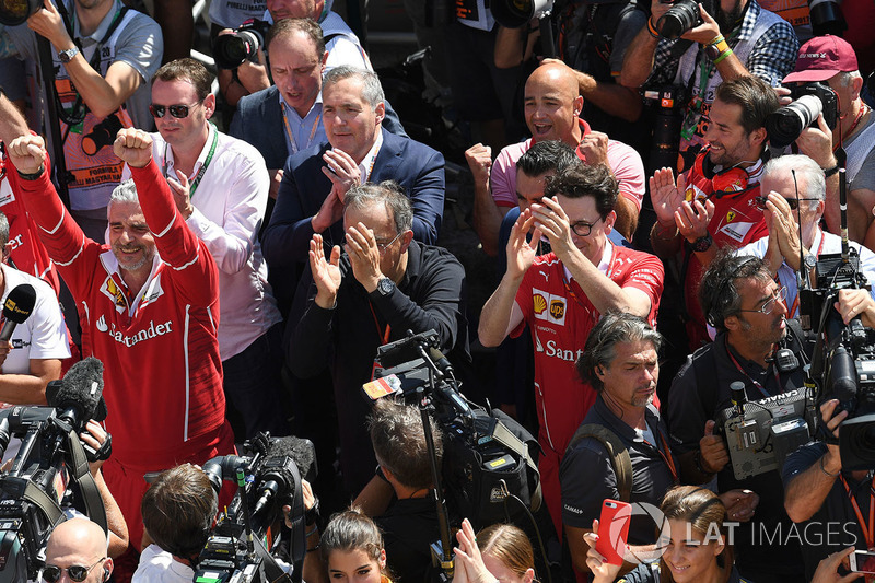 Maurizio Arrivabene, director del equipo Ferrari, Sergio Marchionne, CEO de FIAT, Mattia Binotto, Fe