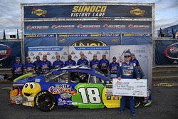Kyle Busch, Joe Gibbs Racing Toyota gana la pole