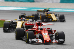 Sebastian Vettel, Ferrari SF70H, Nico Hulkenberg, Renault Sport F1 Team RS17, Jolyon Palmer, Renault