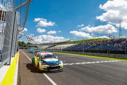 Checkered flag for Mehdi Bennani, Sébastien Loeb Racing, Citroën C-Elysée WTCC