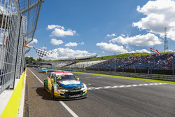 Drapeau à damiers pour Mehdi Bennani, Sébastien Loeb Racing, Citroën C-Elysée WTCC