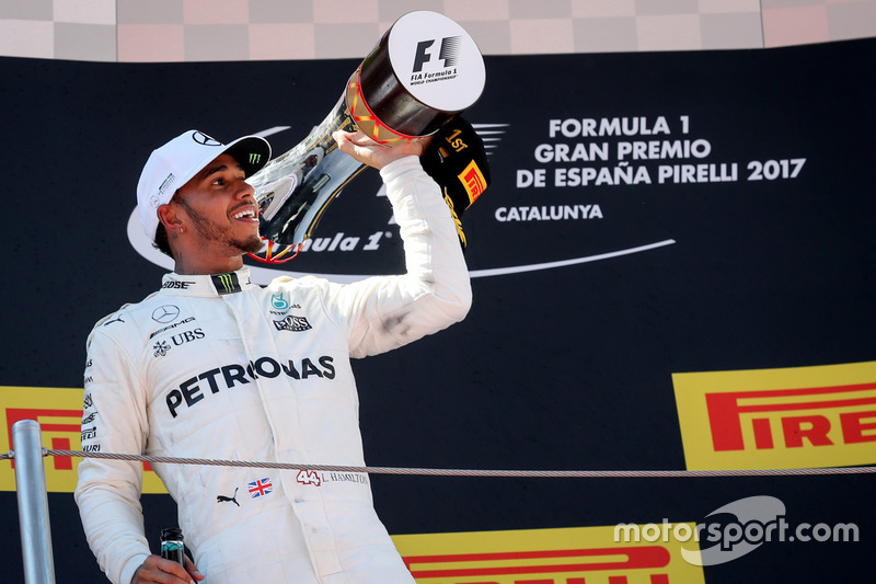 Podyum: Yarış galibi Lewis Hamilton, Mercedes AMG F1