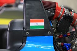 Detalle del coche con la bandera de India