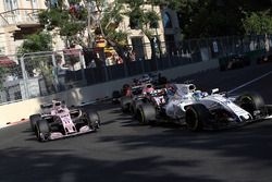 Felipe Massa, Williams FW40, Sergio Perez, Sahara Force India VJM10 et Esteban Ocon, Sahara Force India VJM10 au restart