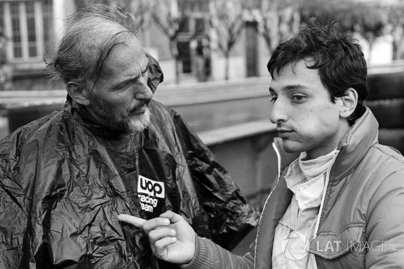 Riccardo Patrese, Shadow, talks with Don Nichols, Shadow Team Owner