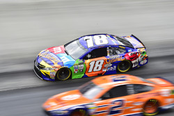 Kyle Busch, Joe Gibbs Racing Toyota, Brad Keselowski, Team Penske Ford