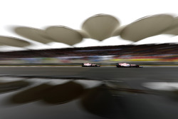 Серхио Перес, Sahara Force India F1 VJM10, и Эстебан Окон, Force India VJM10