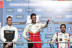 Podio: il vincitore della gara Esteban Guerrieri, Campos Racing, Chevrolet RML Cruze TC1, il secondo