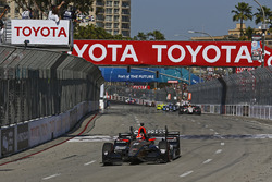 James Hinchcliffe, Schmidt Peterson Motorsports Honda passe sous le drapeau à damier