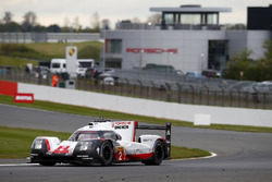 #2 Porsche Team Porsche 919 Hybrid: Timo Bernhard, Earl Bamber, Brendon Hartley