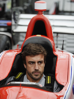 Fernando Alonso sits in the car of Marco Andretti