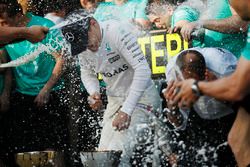 Le vainqueur Valtteri Bottas, Mercedes AMG F1