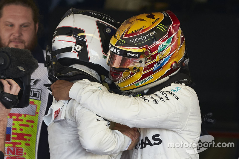 Lewis Hamilton, Mercedes AMG F1, congratulates Race winner Valtteri Bottas, Mercedes AMG F1