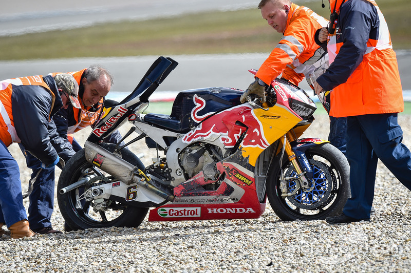 Sturz: Stefan Bradl, Honda World Superbike Team