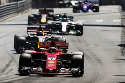 Kimi Räikkönen, Ferrari SF70H; Daniel Ricciardo, Red Bull Racing RB13; Valtteri Bottas, Mercedes AMG