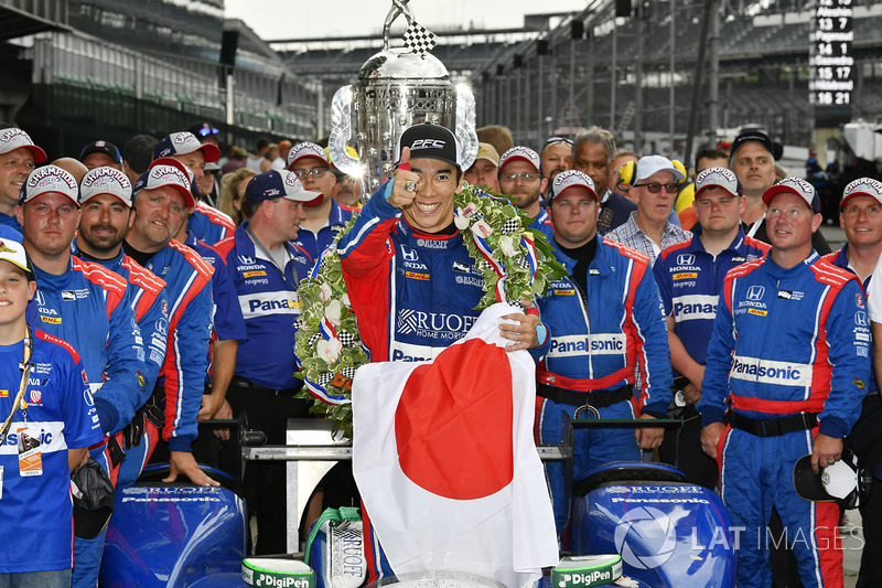Takuma Sato, Michael Andretti, Andretti Autosport team owner Autosport Honda celebrates the win in Victory Lane with Japanese Flag