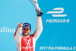 Nick Heidfeld, Mahindra Racing, en el podio