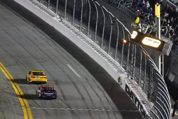 Zielflagge unter Gelb für Kyle Busch, Joe Gibbs Racing Toyota