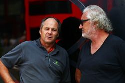 Gerhard Berger con Flavio Briatore