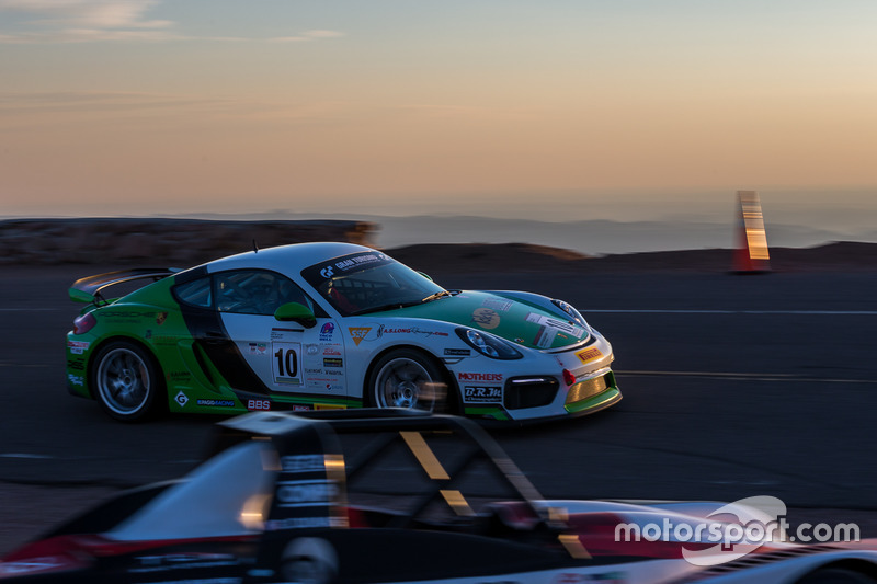 #10 Porsche Cayman GT4 Club Sport: Fred Veitch