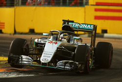 Lewis Hamilton, Mercedes AMG F1 W07 Hybrid with the Halo cockpit cover