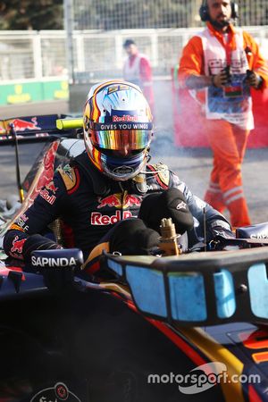 Carlos Sainz Jr., Scuderia Toro Rosso STR11, contraint à l'abandon