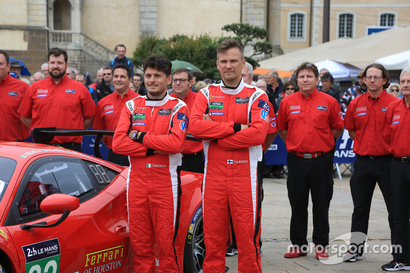 #82 Risi Competizione Ferrari 488 GTE: Giancarlo Fisichella, Toni Vilander