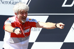Gigi Dall'Igna, Directeur général Ducati Corse, sur le podium