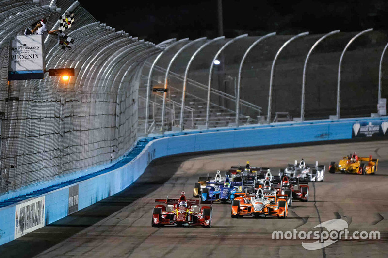 Scott Dixon, Chip Ganassi Racing Chevrolet takes the win