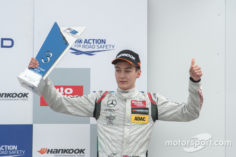 8. <img src="http://cdn-7.motorsport.com/static/img/cfp/0/0/0/200/227/s3/united_kingdom-2.jpg"> Джордж Расселл, 18 лет