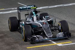 Le vainqueur Nico Rosberg, Mercedes AMG F1 Team W07