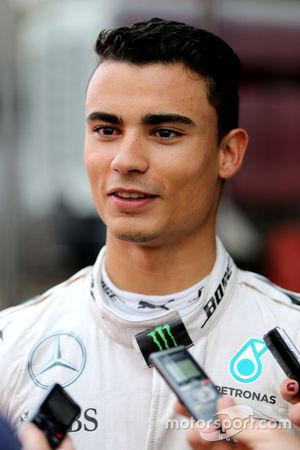 Pascal Wehrlein, Mercedes AMG F1 Team con los medios