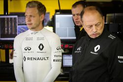 Kevin Magnussen, Renault Sport F1 Team con Frederic Vasseur, Renault Sport F1 Team Racing Director