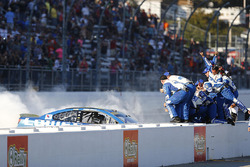 Race winner Jimmie Johnson, Hendrick Motorsports Chevrolet
